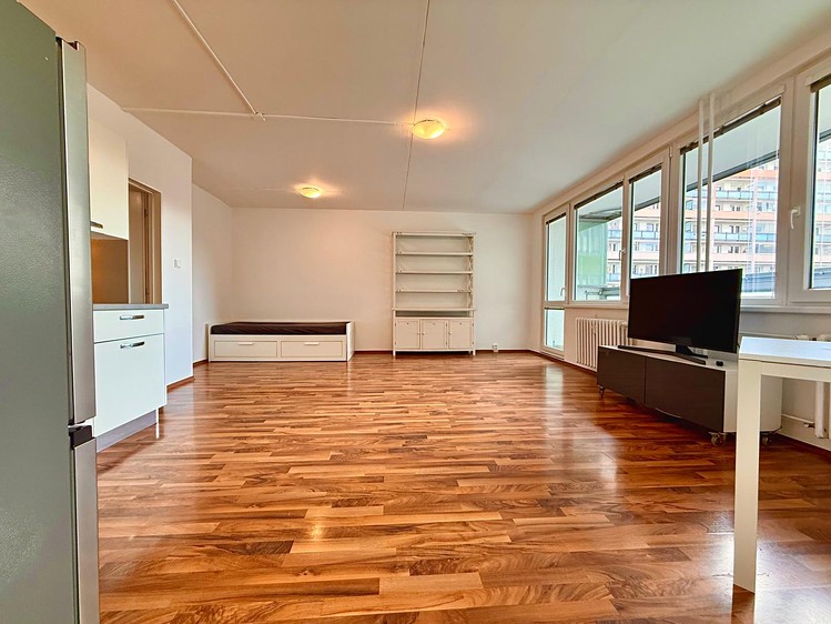 Prodej bytu 2+kk 66 m² (Jednopodlažní) - foto 1