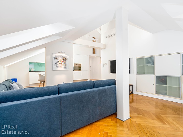 Prodej bytu 2+kk 92 m² (Podkrovní) - foto 2