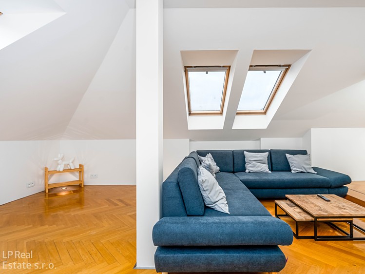 Prodej bytu 2+kk 92 m² (Podkrovní) - foto 3