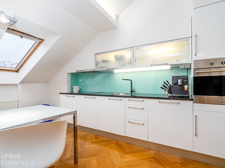 Prodej bytu 2+kk 92 m² (Podkrovní) - foto 6