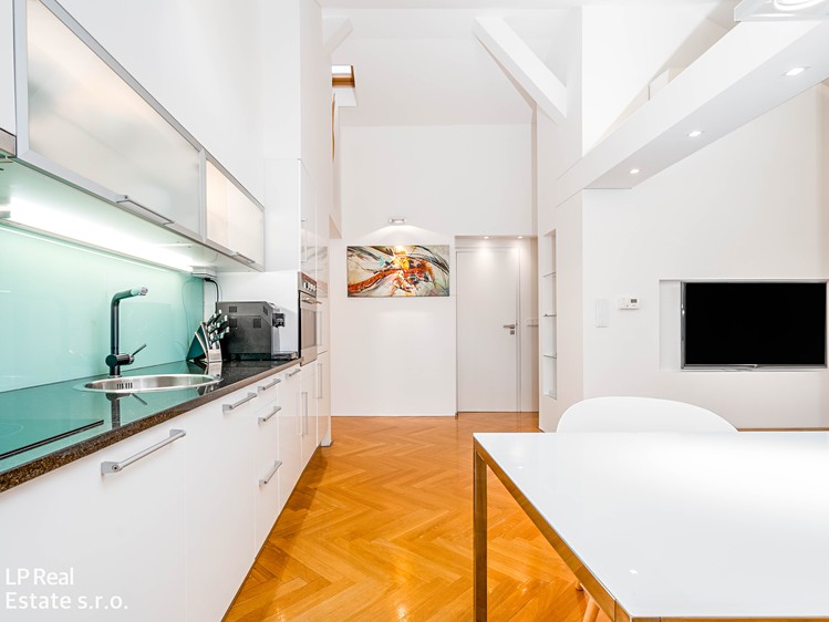 Prodej bytu 2+kk 92 m² (Podkrovní) - foto 7