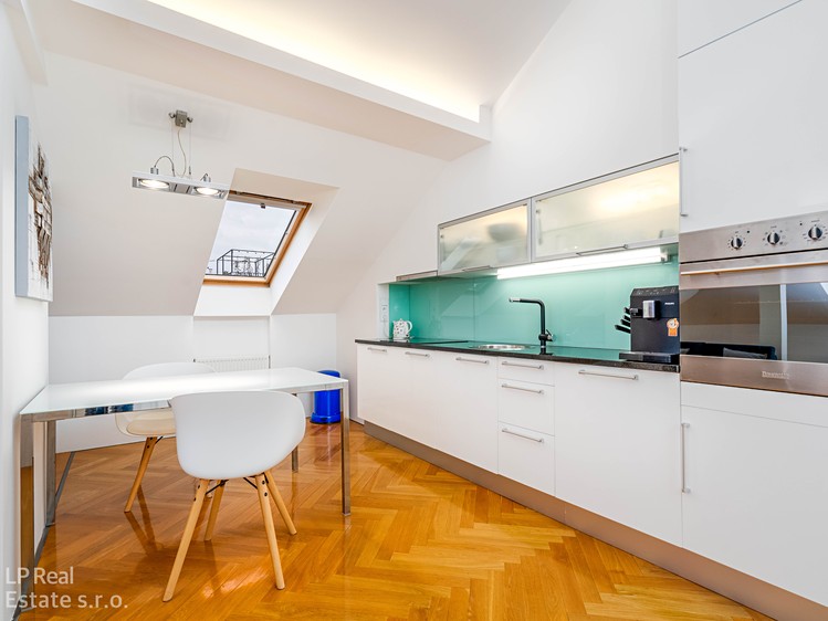 Prodej bytu 2+kk 92 m² (Podkrovní) - foto 5