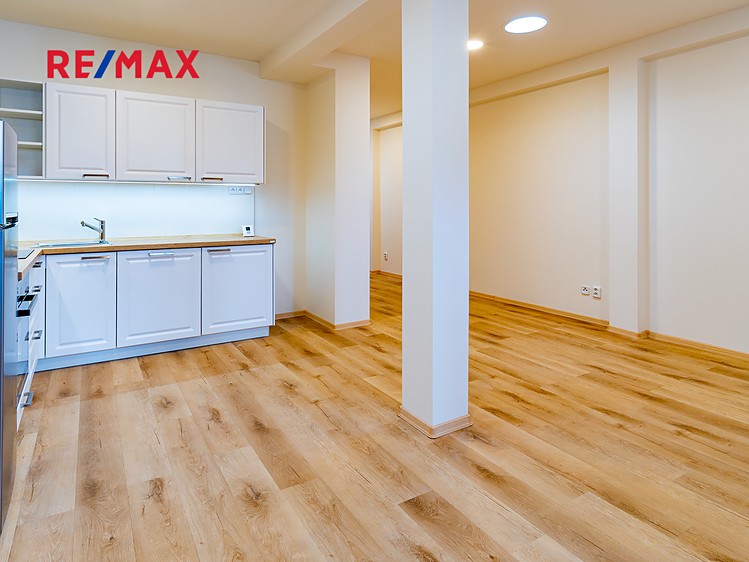 Prodej bytu 2+1 75 m² (Podkrovní) - foto 7