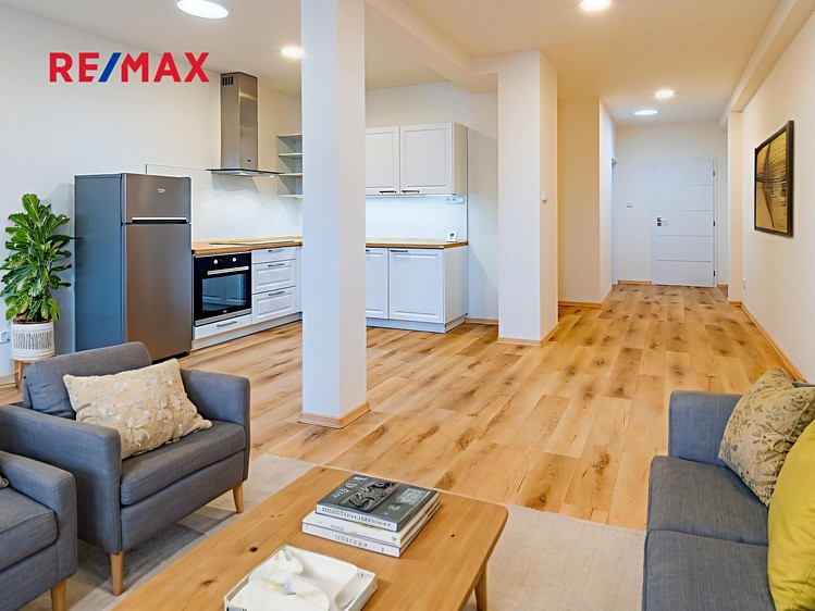 Prodej bytu 2+1 75 m² (Podkrovní) - foto 8