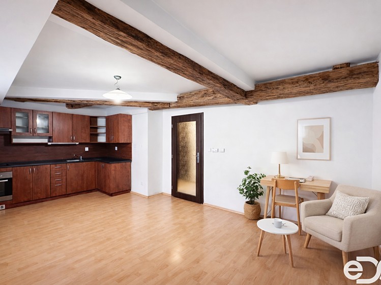 Prodej bytu 2+kk 40 m² (Podkrovní) - foto 2