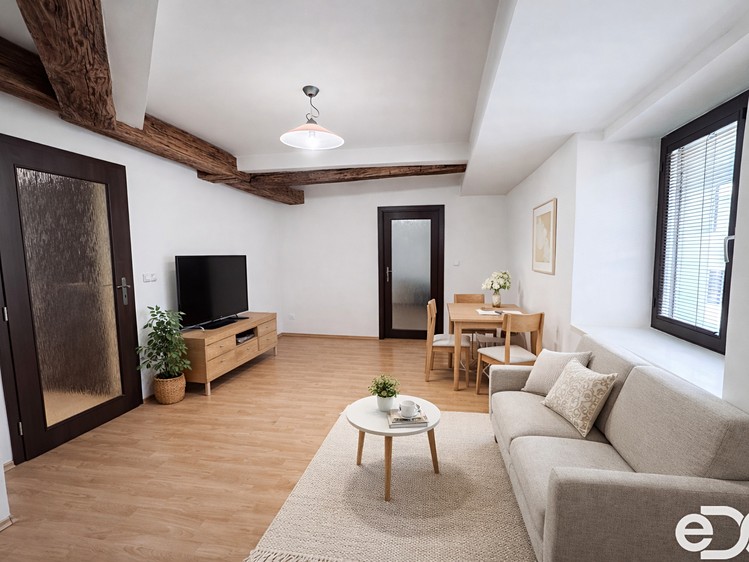 Prodej bytu 2+kk 40 m² (Podkrovní) - foto 1