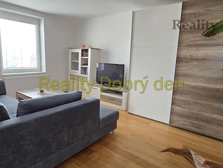 Pronájem bytu 1+kk 53 m² - foto 1
