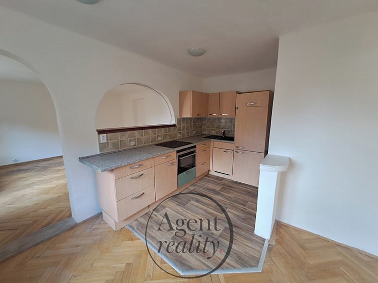 Pronájem bytu 3+1 71 m² - foto 3