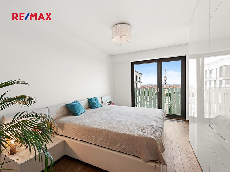 Pronájem bytu 2+kk 71 m² (Jednopodlažní) - foto 3