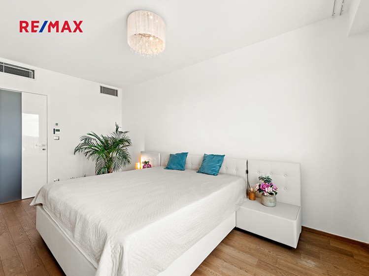 Pronájem bytu 2+kk 71 m² (Jednopodlažní) - foto 8