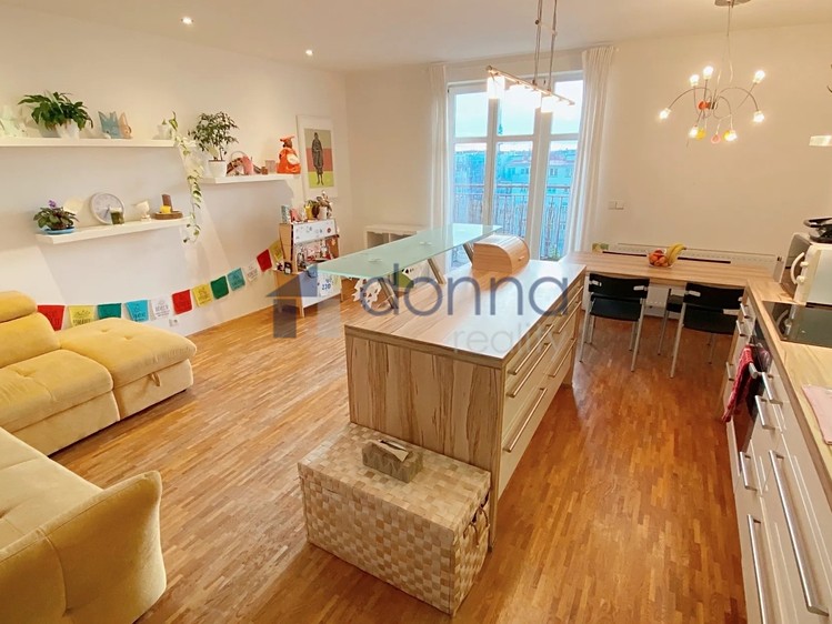 Pronájem bytu 3+kk 82 m² (Podkrovní) - foto 2