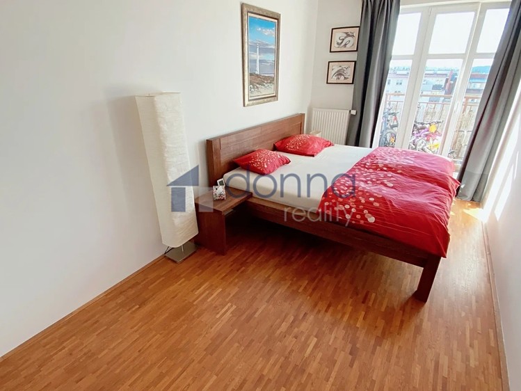 Pronájem bytu 3+kk 82 m² (Podkrovní) - foto 5