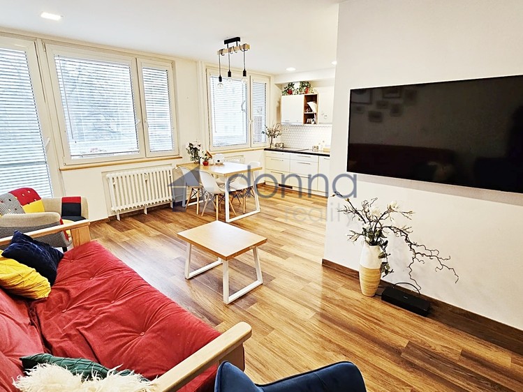 Pronájem bytu 3+kk 72 m² - foto 1
