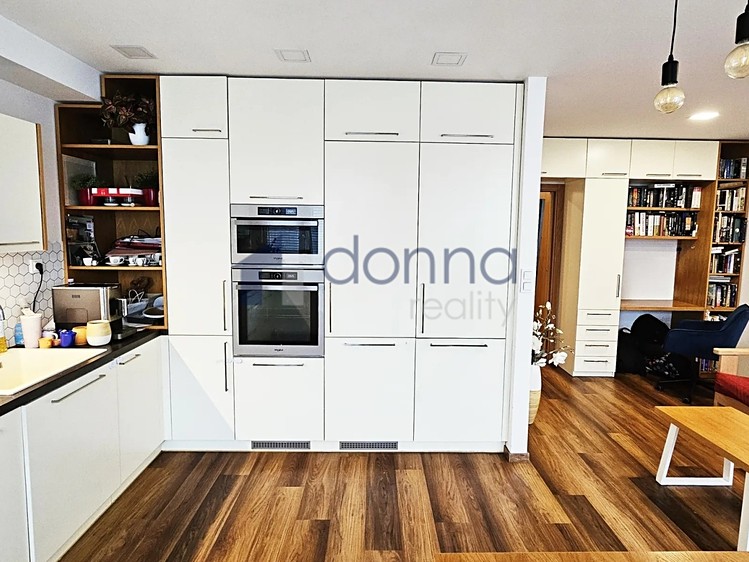 Pronájem bytu 3+kk 72 m² - foto 3