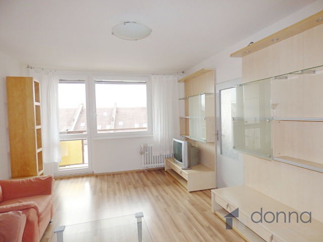 Pronájem bytu 3+1 71 m² - foto 3