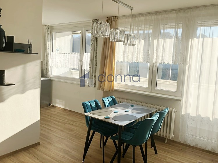 Pronájem bytu 3+kk 74 m² - foto 1