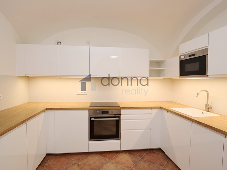 Pronájem bytu 2+1 75 m² - foto 1