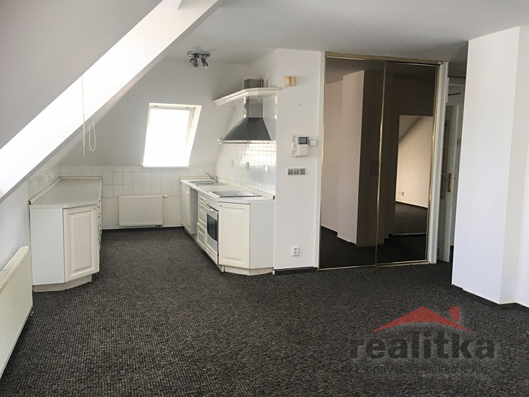 Pronájem bytu 2+kk 56 m² - foto 3