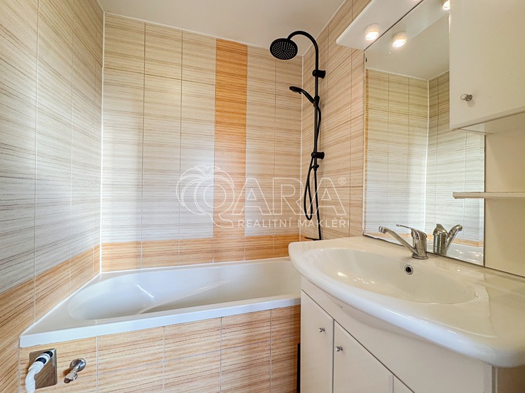 Pronájem bytu 3+1 65 m² - foto 3