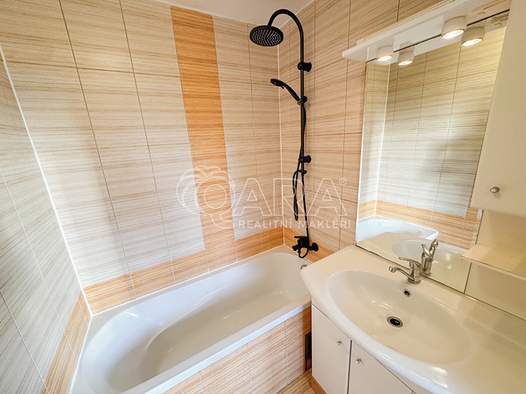 Pronájem bytu 3+1 65 m² - foto 4
