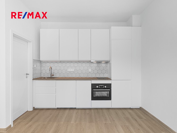 Pronájem bytu 1+kk 27 m² - foto 1