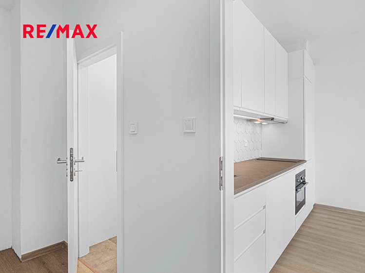 Pronájem bytu 1+kk 27 m² - foto 3
