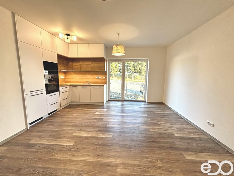 Pronájem bytu 2+kk 46 m² (Jednopodlažní) - foto 2