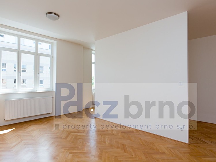 Pronájem bytu 1+1 60 m² - foto 3