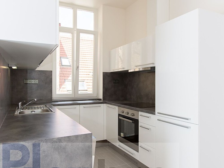 Pronájem bytu 1+1 60 m² - foto 2