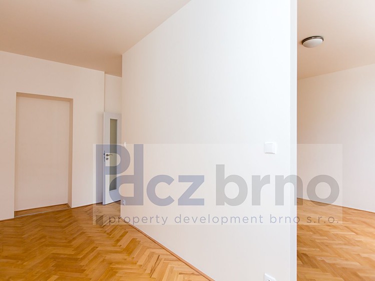 Pronájem bytu 1+1 60 m² - foto 5
