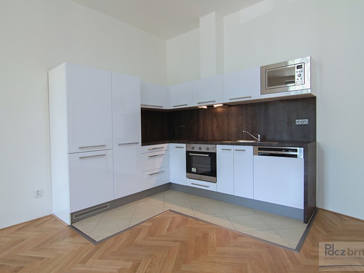 Pronájem bytu 2+kk 83 m² (Jednopodlažní) - foto 2