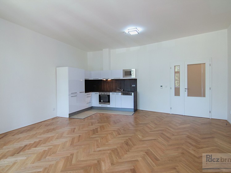 Pronájem bytu 2+kk 83 m² (Jednopodlažní) - foto 1