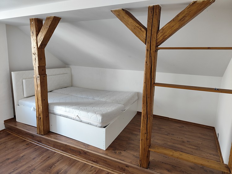 Pronájem bytu 3+1 90 m² (Mezonet) - foto 3