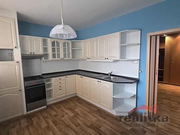 Pronájem bytu 3+1 80 m² - foto 1