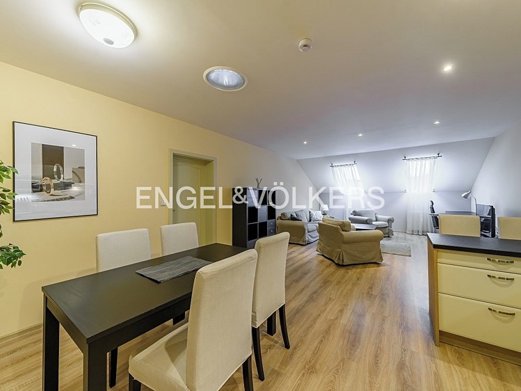 Pronájem bytu 3+kk 93 m² (Podkrovní) - foto 1