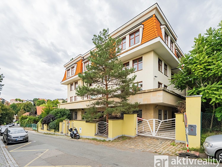 Pronájem bytu 4+kk 180 m² - foto 3