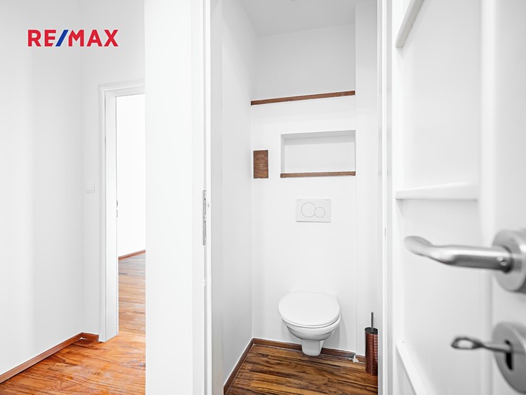 Pronájem bytu 6 pokojů a více 200 m² (Mezonet) - foto 8