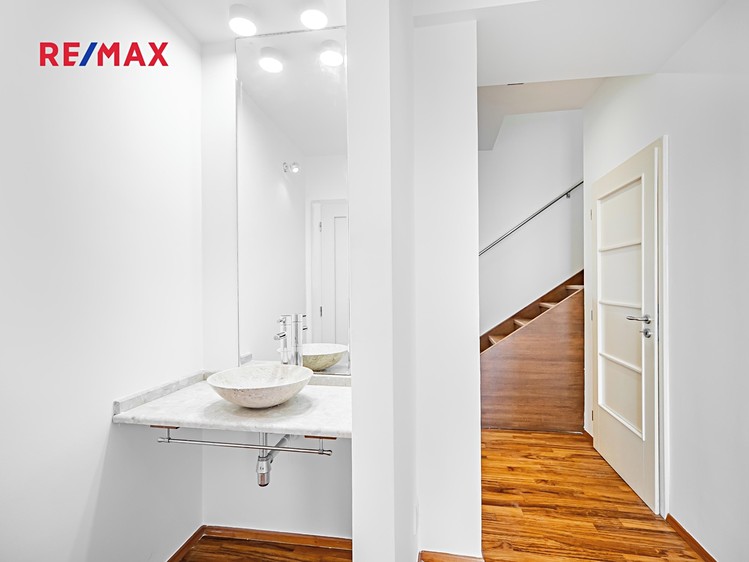 Pronájem bytu 6 pokojů a více 200 m² (Mezonet) - foto 7