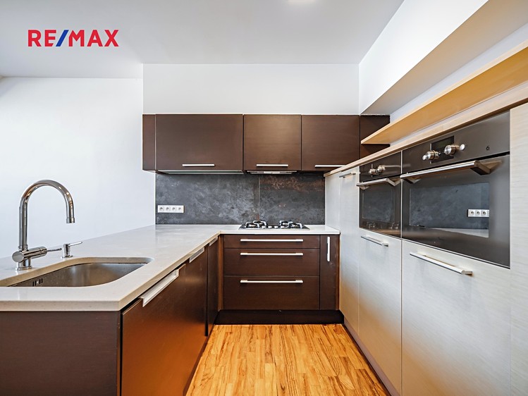 Pronájem bytu 6 pokojů a více 200 m² (Mezonet) - foto 5