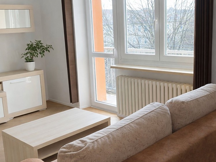 Pronájem bytu 2+1 64 m² - foto 1
