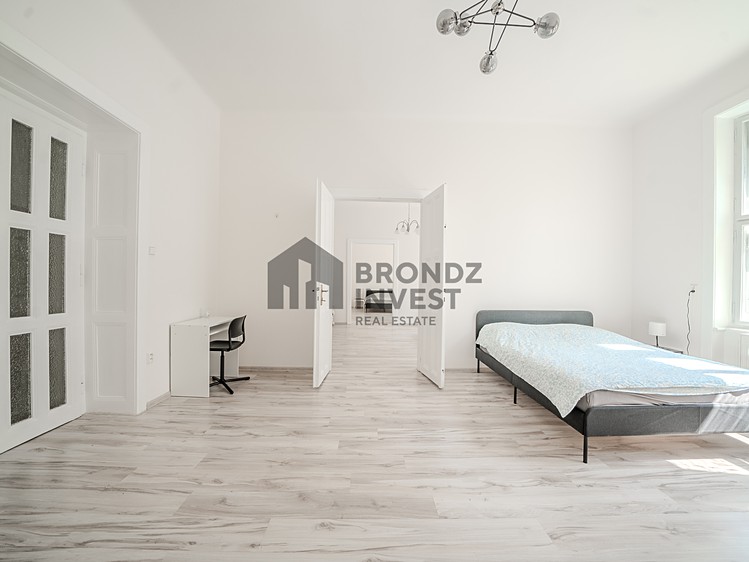 Pronájem bytu 4+1 155 m² (Jednopodlažní) - foto 3