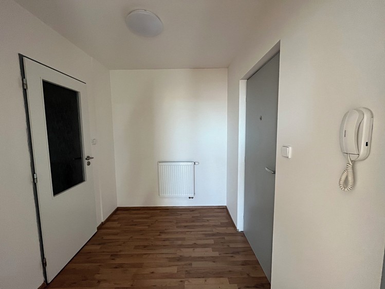 Pronájem bytu 1+kk 31 m² (Podkrovní) - foto 3