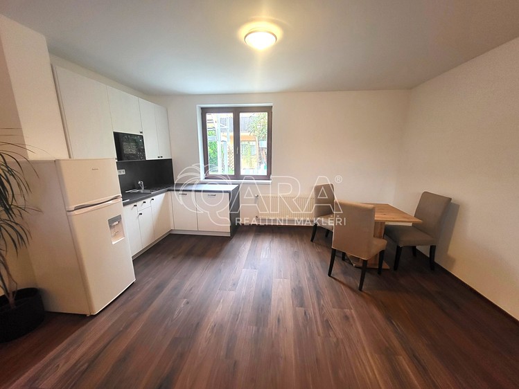 Pronájem bytu 2+kk 60 m² (Jednopodlažní) - foto 2