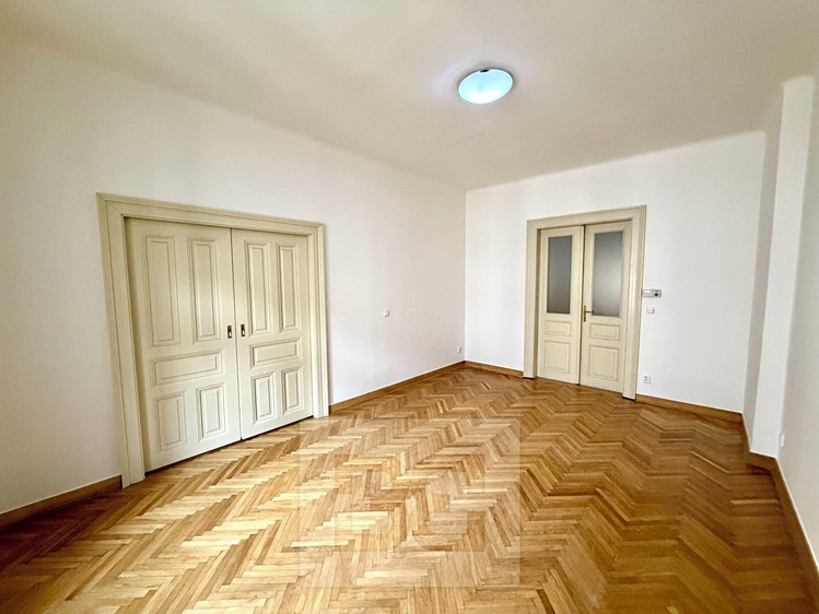 Pronájem bytu 3+1 95 m² - foto 4