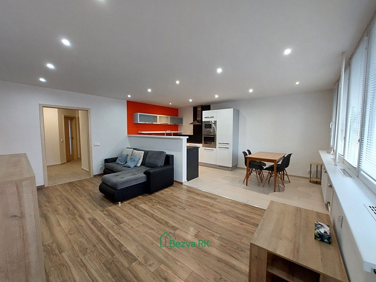 Pronájem bytu 4+kk 97 m² - foto 5
