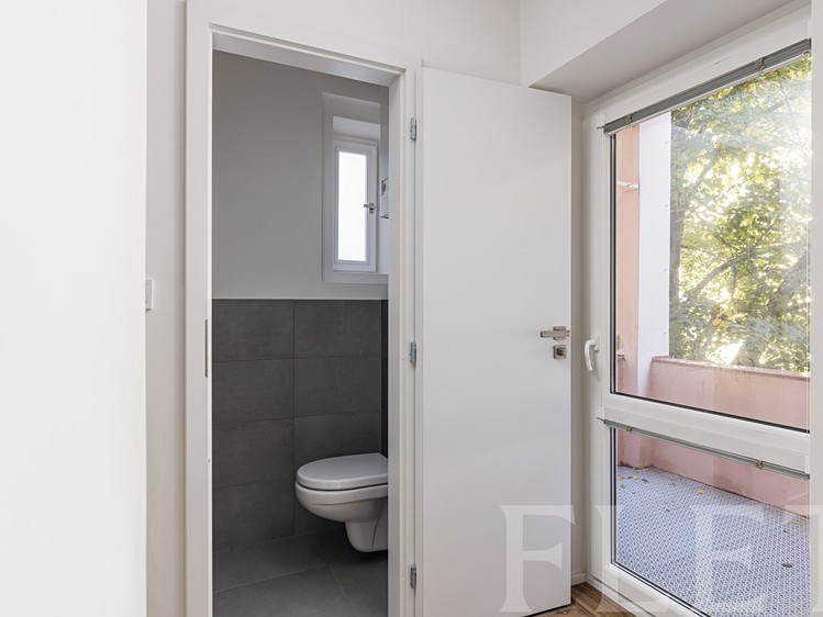 Pronájem bytu 1+kk 38 m² - foto 8