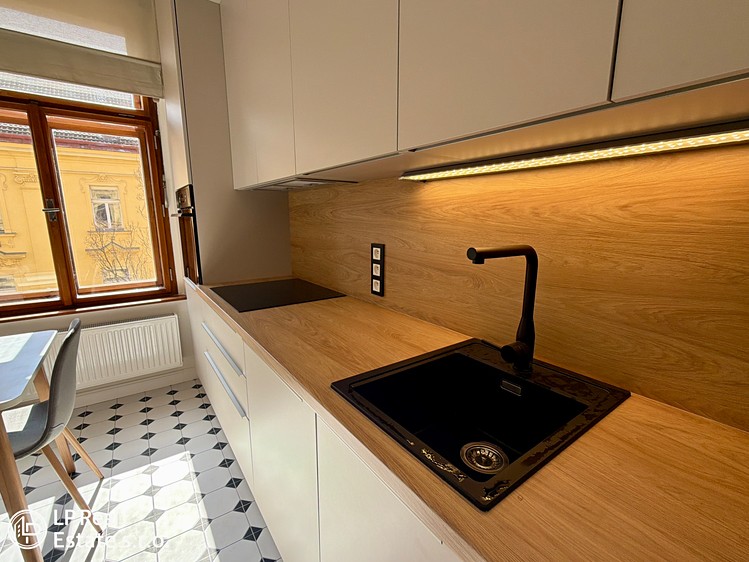 Pronájem bytu 2+1 74 m² - foto 2