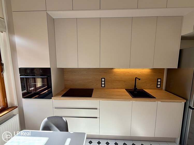 Pronájem bytu 2+1 74 m² - foto 4