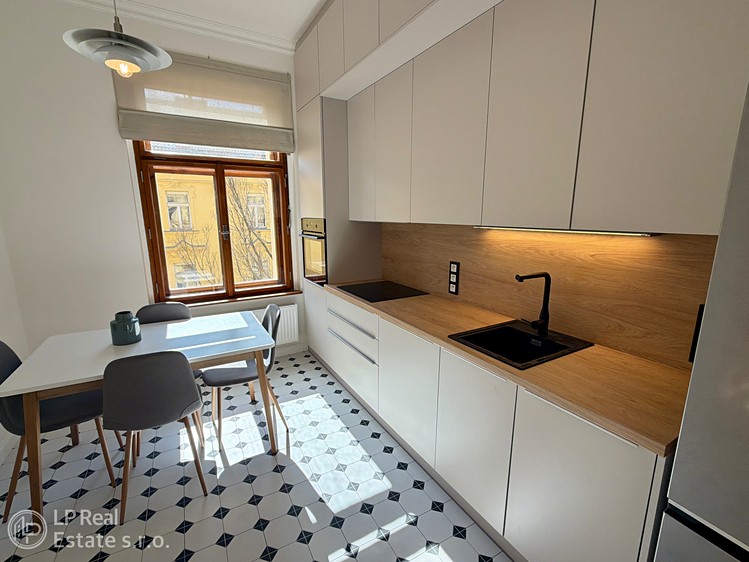 Pronájem bytu 2+1 74 m² - foto 1