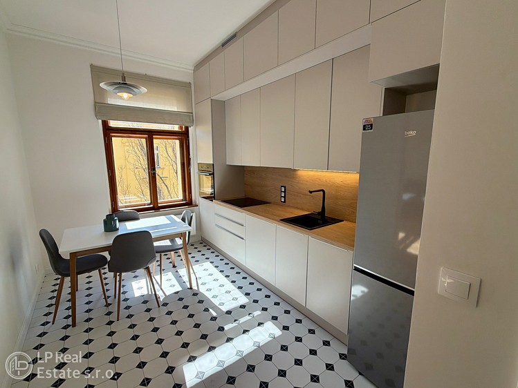 Pronájem bytu 2+1 74 m² - foto 3